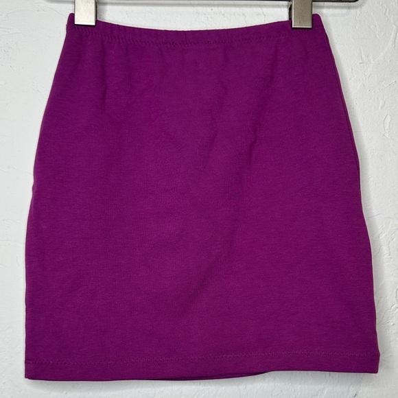 Chic Purple Mini Skirt with Heart Detail - Picture 5 of 6